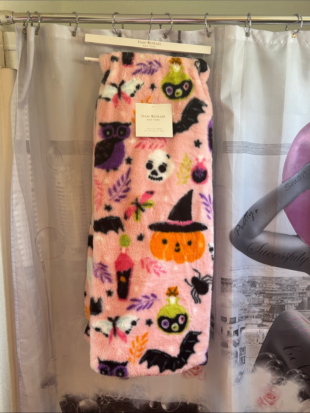 NWT Isaac Mizrahi Pink Plush Halloween Throw
